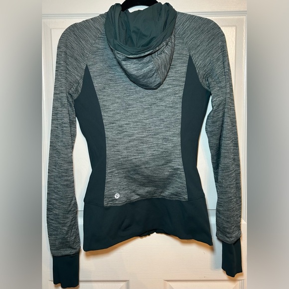 Lululemon In Flux Reversible Jacket- Dark Fuel/ Size 6 - Picture 7 of 13